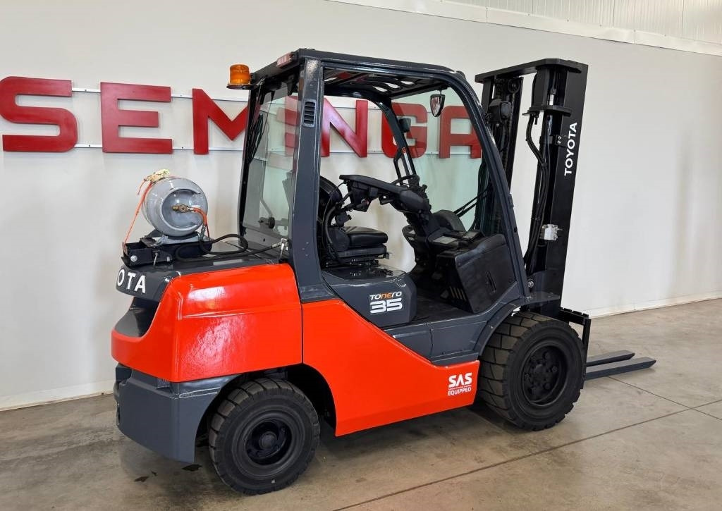 Toyota 10852 02-8FGJF35 - LPG forklift: picture 3 Toyota 10852 02-8FGJF35 - LPG forklift: picture 3