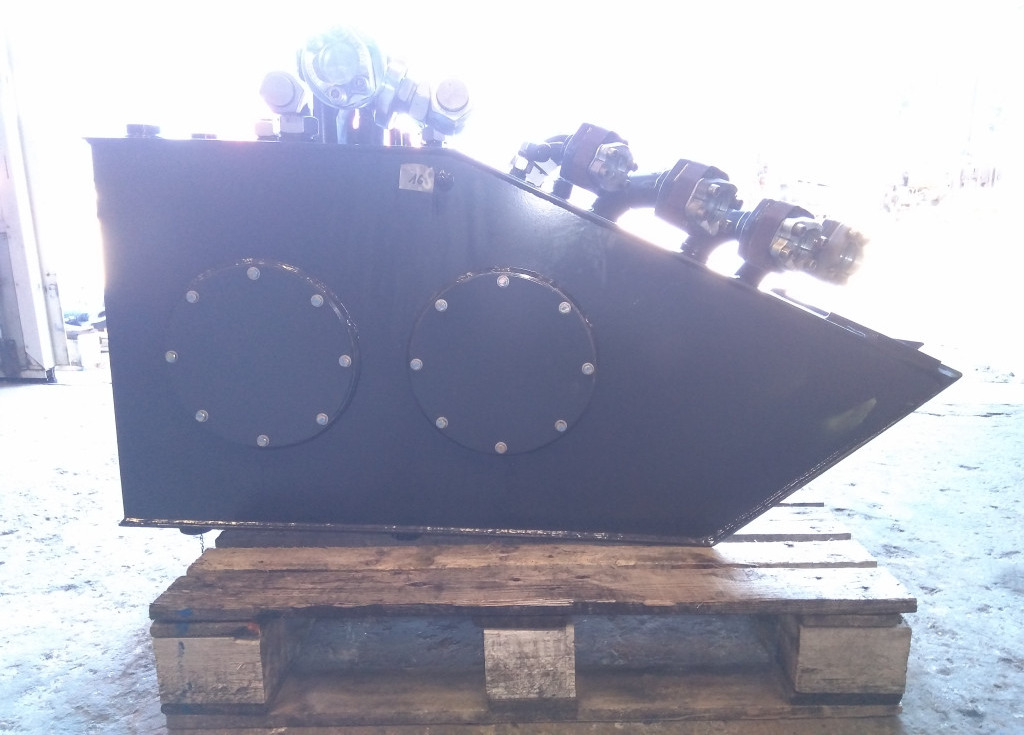 Bomag BM1000-35 - - Hydraulic tank for Construction machinery: picture 3 Bomag BM1000-35 - - Hydraulic tank for Construction machinery: picture 3