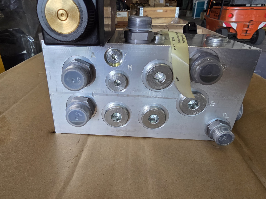 Case 47421446 - Hydraulic valve for Construction machinery: picture 4 Case 47421446 - Hydraulic valve for Construction machinery: picture 4