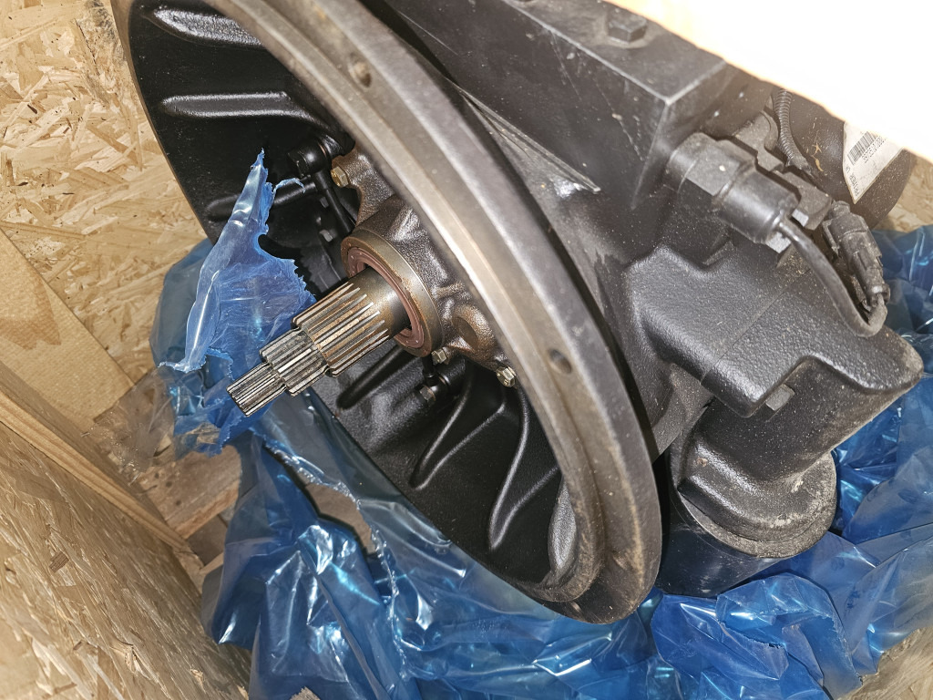 Case 84327511 - 84327511R - Gearbox for Construction machinery: picture 3 Case 84327511 - 84327511R - Gearbox for Construction machinery: picture 3