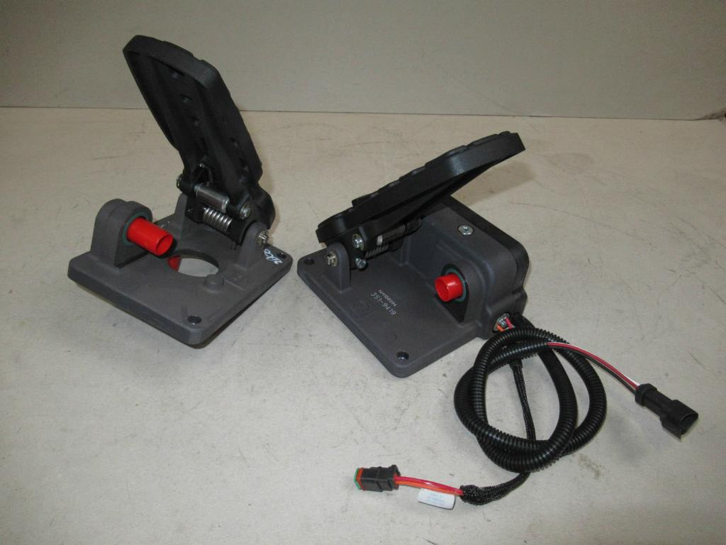 Caterpillar 3519419 - Pedal for Construction machinery: picture 3 Caterpillar 3519419 - Pedal for Construction machinery: picture 3