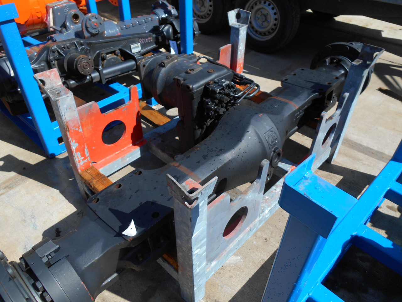 Hitachi 4457336 - Rear axle for Construction machinery: picture 2 Hitachi 4457336 - Rear axle for Construction machinery: picture 2