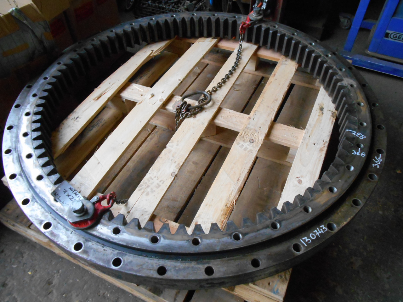 Hitachi EX220 - 9098979 - Slewing ring for Construction machinery: picture 1 Hitachi EX220 - 9098979 - Slewing ring for Construction machinery: picture 1