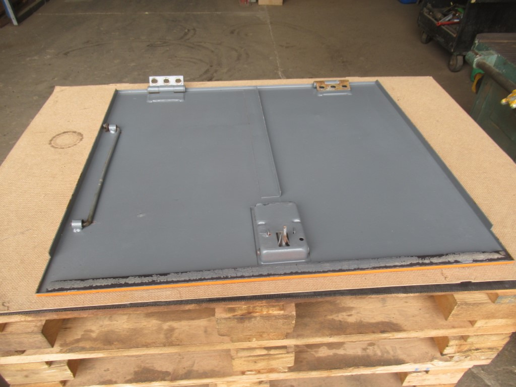 Hitachi KH150-3 - - Door and parts for Construction machinery: picture 4 Hitachi KH150-3 - - Door and parts for Construction machinery: picture 4