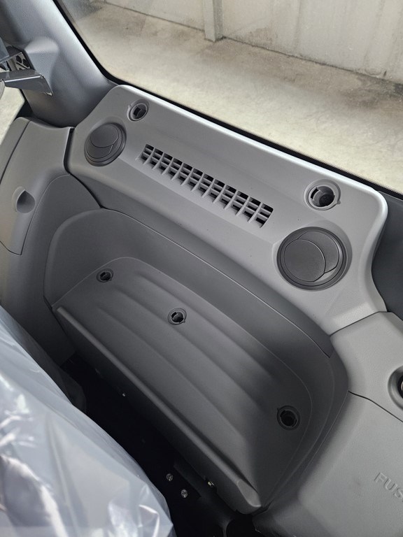 Hitachi ZX-5 ZX-6 - YA00038613 - Cab for Construction machinery: picture 1 Hitachi ZX-5 ZX-6 - YA00038613 - Cab for Construction machinery: picture 1