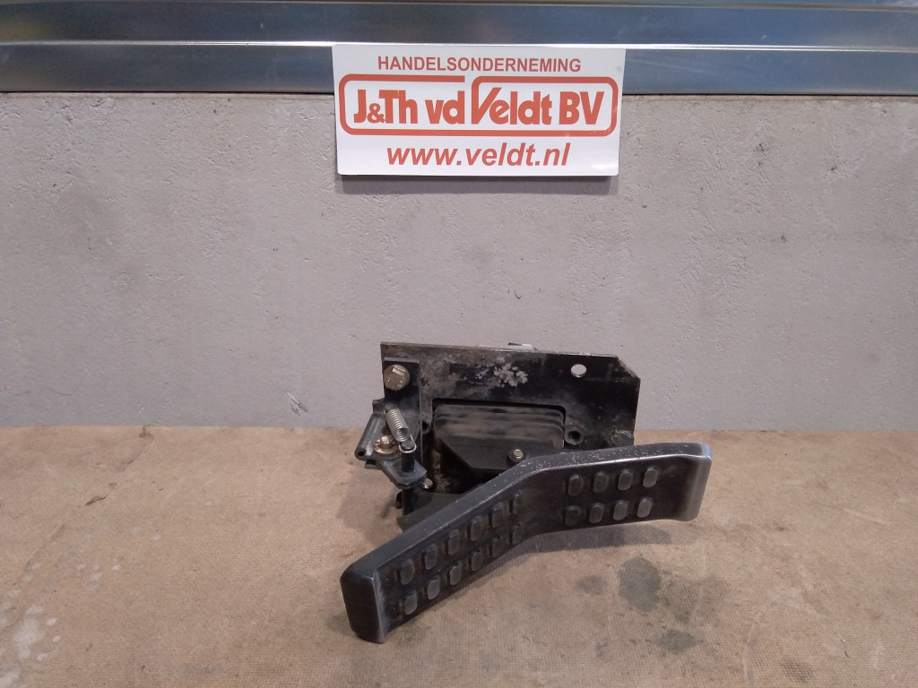 Hitachi ZX140W-3 - - Pedal for Construction machinery: picture 1 Hitachi ZX140W-3 - - Pedal for Construction machinery: picture 1
