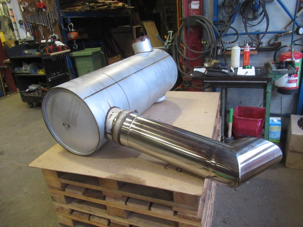 Hitachi ZX650LCH - - Muffler for Construction machinery: picture 2 Hitachi ZX650LCH - - Muffler for Construction machinery: picture 2