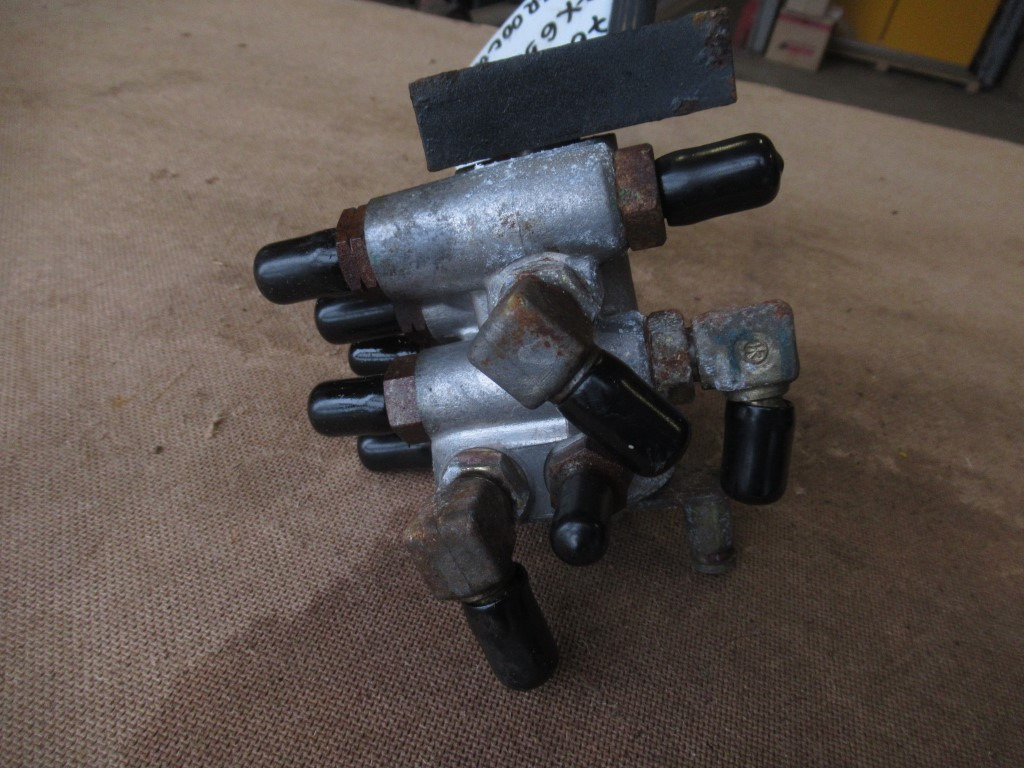 Hitachi ZX650LCH - - Pedal for Construction machinery: picture 3 Hitachi ZX650LCH - - Pedal for Construction machinery: picture 3