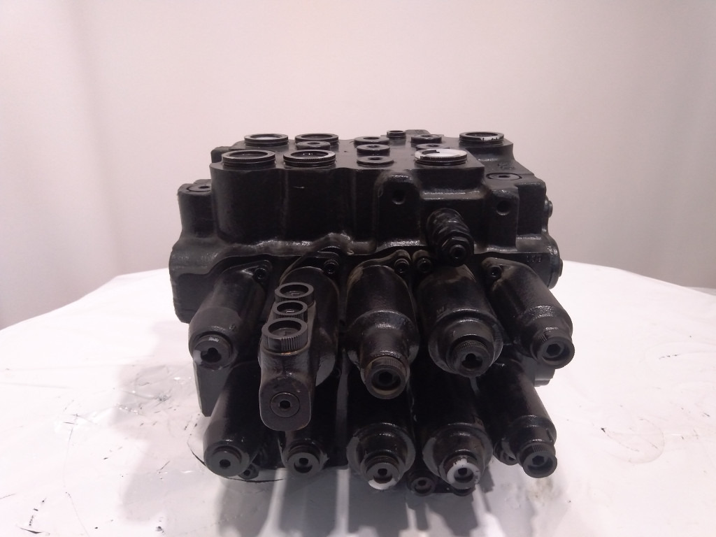 Kobelco YN30V00089F2 - Hydraulic valve for Construction machinery: picture 3 Kobelco YN30V00089F2 - Hydraulic valve for Construction machinery: picture 3