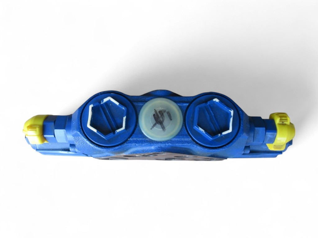 New Holland 72117763 - Hydraulic valve for Construction machinery: picture 2 New Holland 72117763 - Hydraulic valve for Construction machinery: picture 2