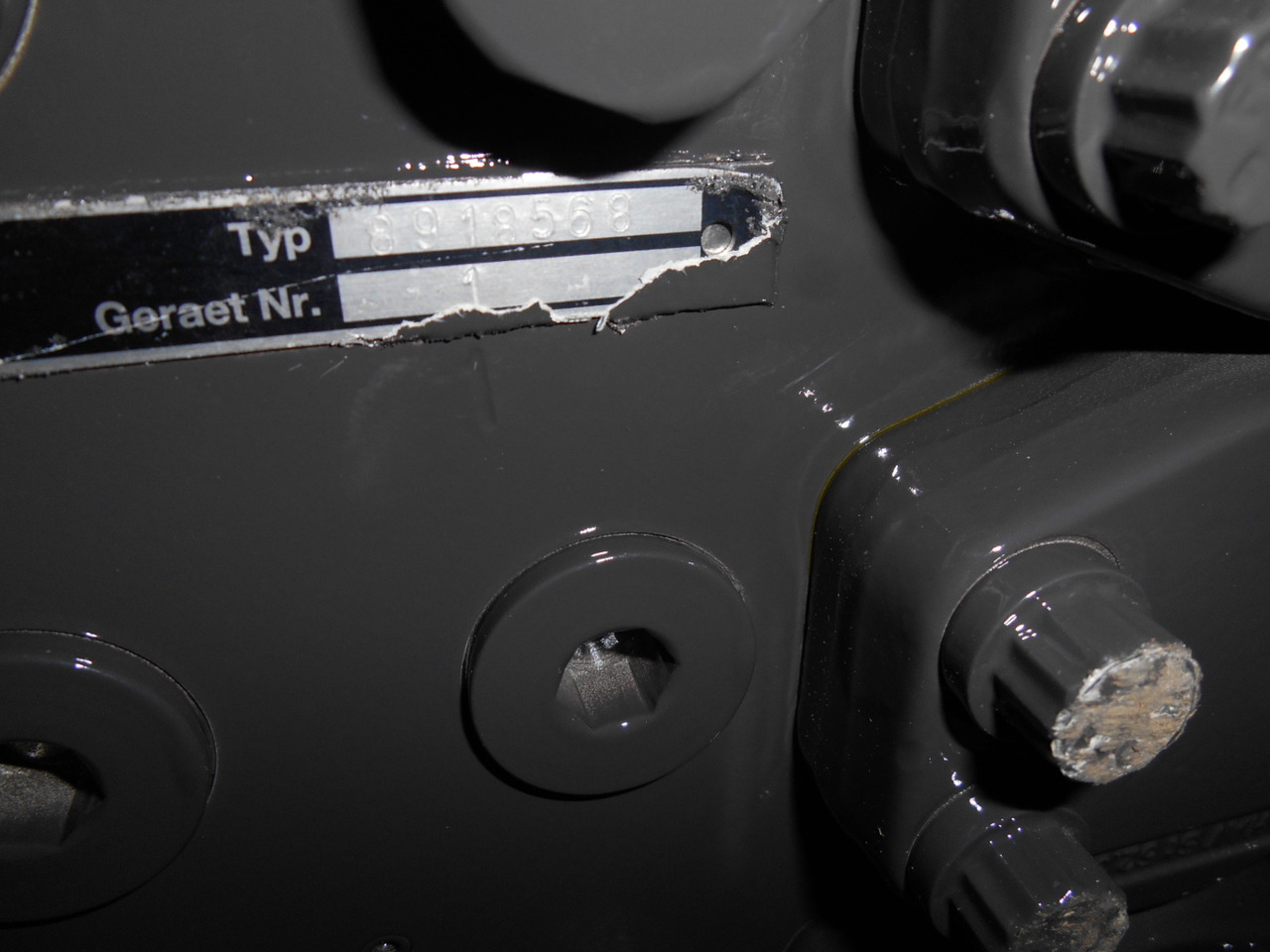 New Holland 8918568 - Hydraulic valve for Construction machinery: picture 3 New Holland 8918568 - Hydraulic valve for Construction machinery: picture 3