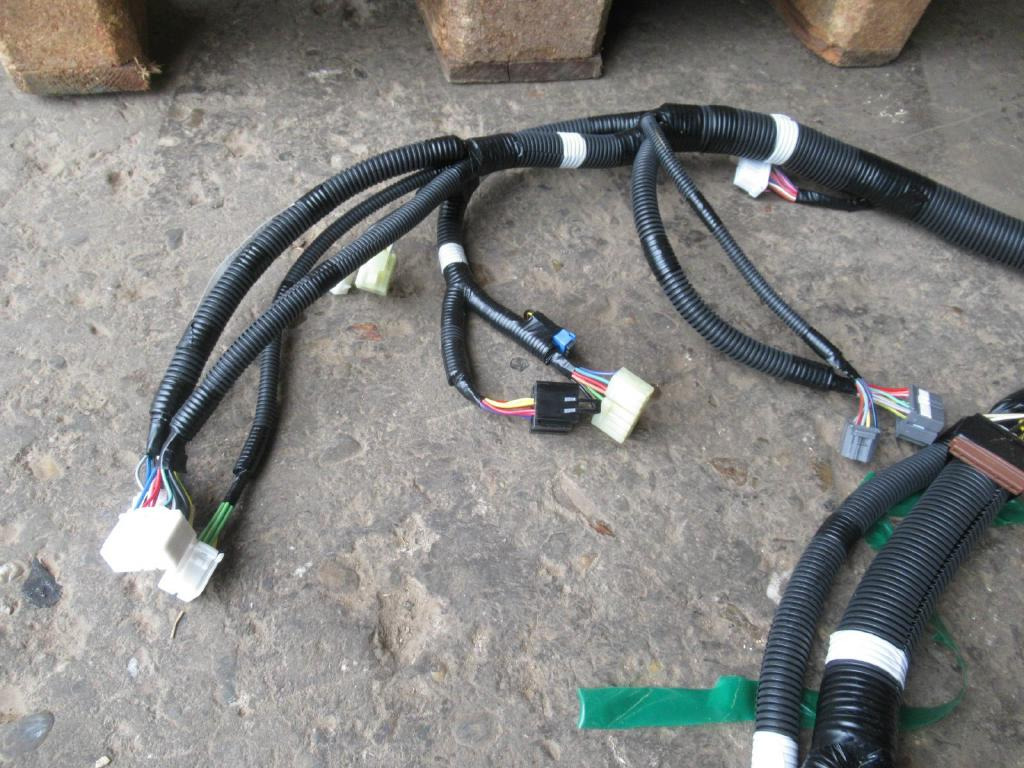 New Holland LF13E01056P2 - LF13E01056P1 - Cables/ Wire harness for Construction machinery: picture 4 New Holland LF13E01056P2 - LF13E01056P1 - Cables/ Wire harness for Construction machinery: picture 4