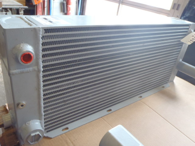 O&K 1490631 - Oil cooler for Construction machinery: picture 1 O&K 1490631 - Oil cooler for Construction machinery: picture 1