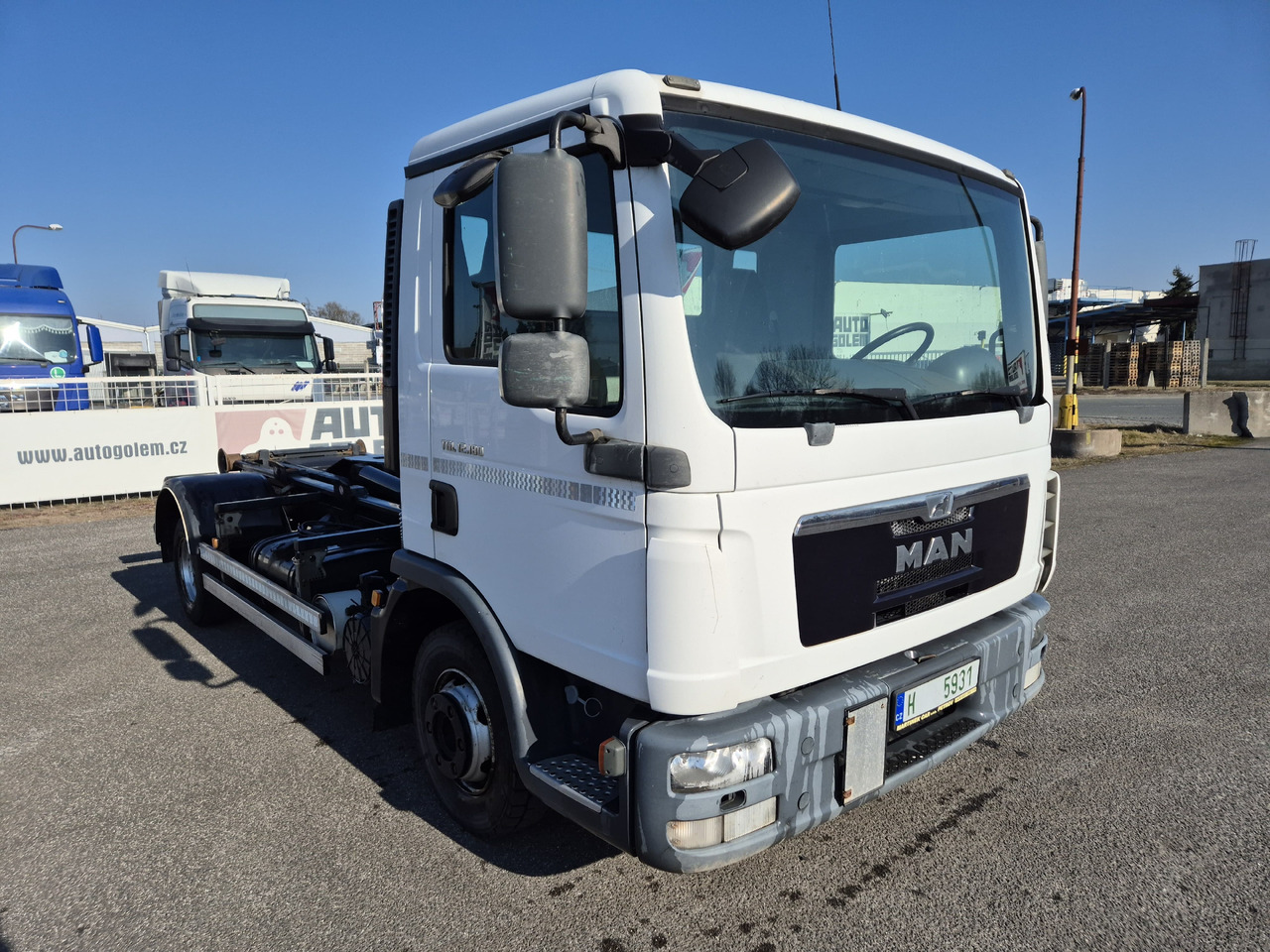 MAN TGL 12.180 - Hook lift truck: picture 2 MAN TGL 12.180 - Hook lift truck: picture 2
