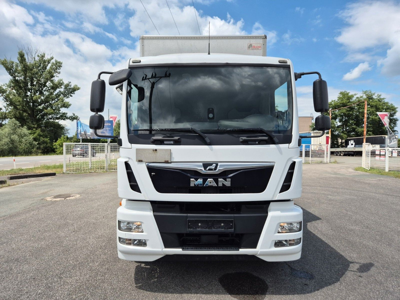 MAN TGM 15.250 - Box truck: picture 2 MAN TGM 15.250 - Box truck: picture 2