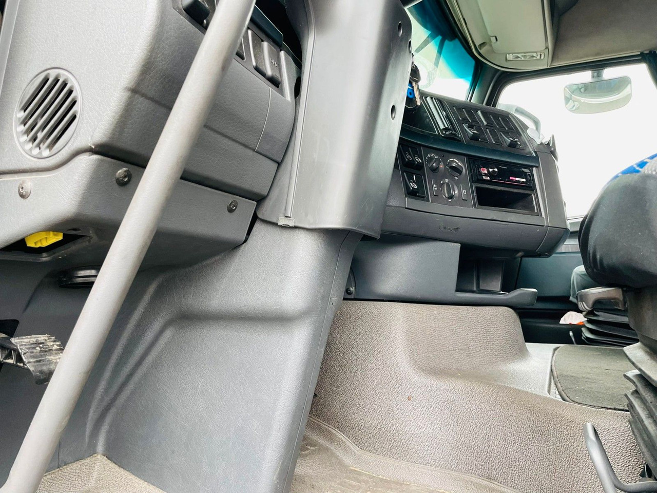 Tractor unit Volvo FH 420 EEV MEGA: picture 10