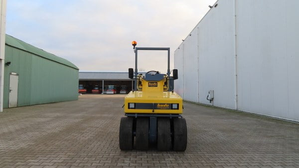 Pneumatic roller Sakai TS 160: picture 7