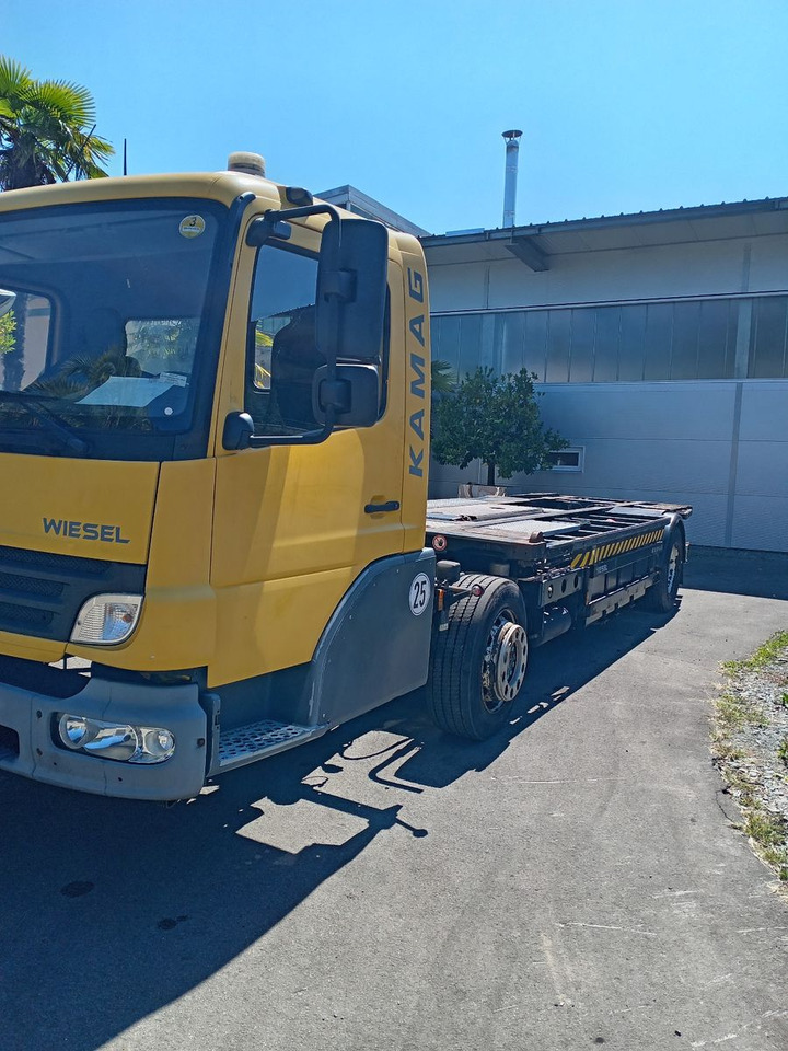 Mercedes-Benz Kamag / Wiesel / WBH25 / KB3237 - Container transporter/ Swap body truck: picture 2 Mercedes-Benz Kamag / Wiesel / WBH25 / KB3237 - Container transporter/ Swap body truck: picture 2