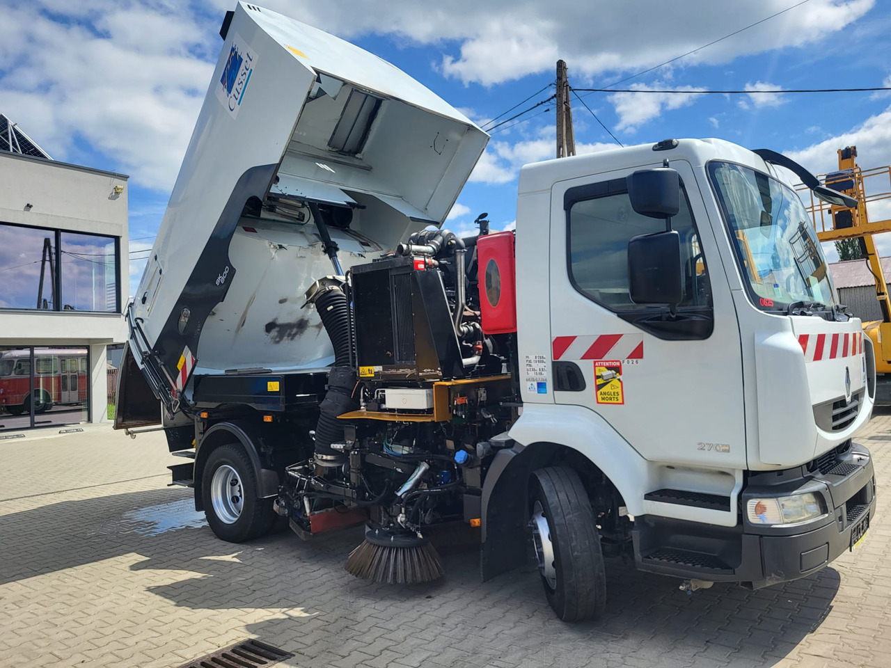 Renault Midlum Schmidt SK600 - Road sweeper: picture 5 Renault Midlum Schmidt SK600 - Road sweeper: picture 5