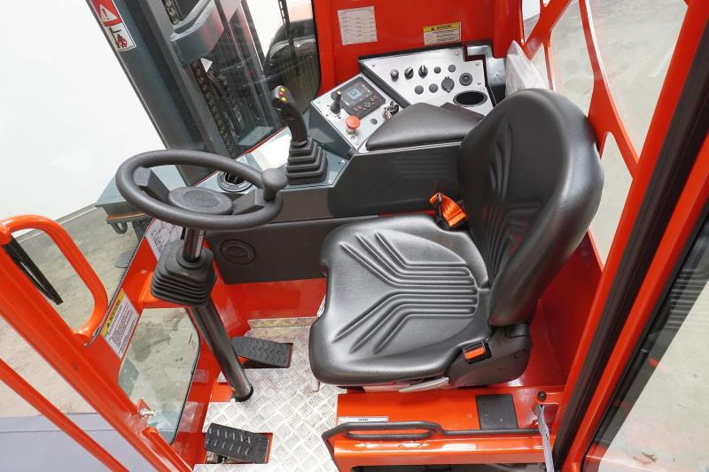 Combilift C4000 - 4-way reach truck: picture 3 Combilift C4000 - 4-way reach truck: picture 3