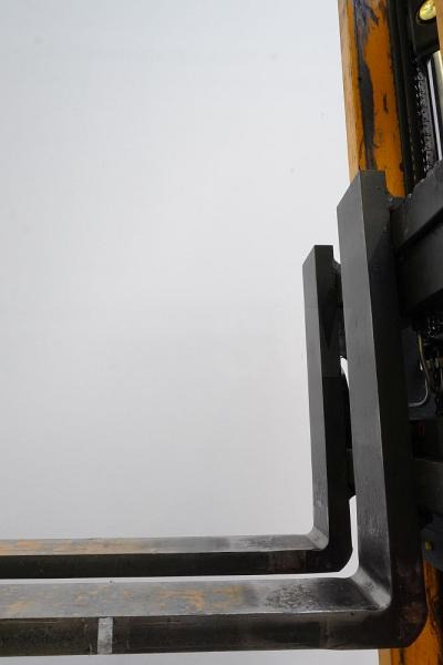 Reach truck Jungheinrich ETV214: picture 6