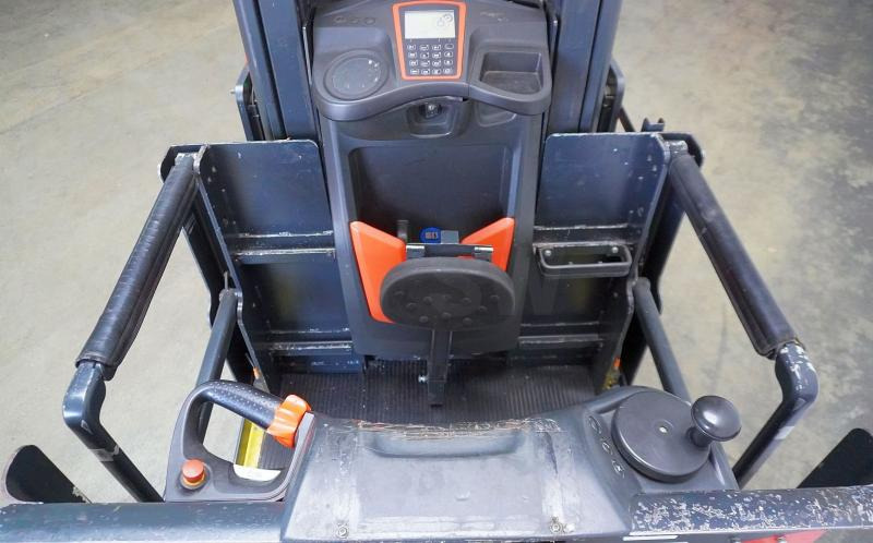 Linde V 10-01 5212 - Order picker: picture 3 Linde V 10-01 5212 - Order picker: picture 3