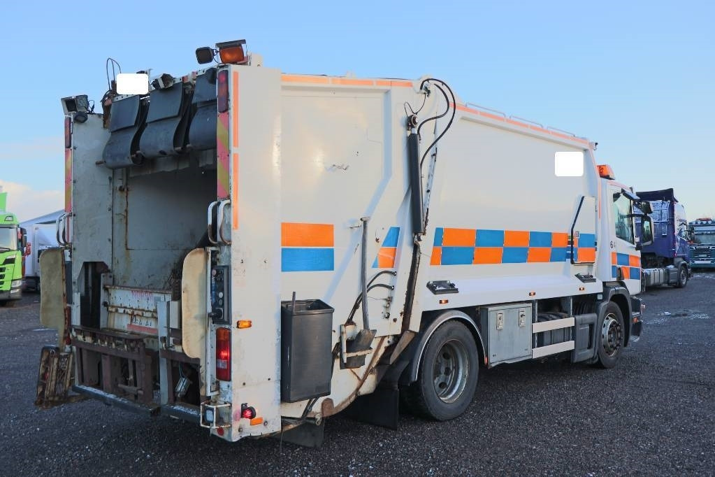 Scania P94DB4X2LA230 Serie 4967 - Garbage truck: picture 3 Scania P94DB4X2LA230 Serie 4967 - Garbage truck: picture 3