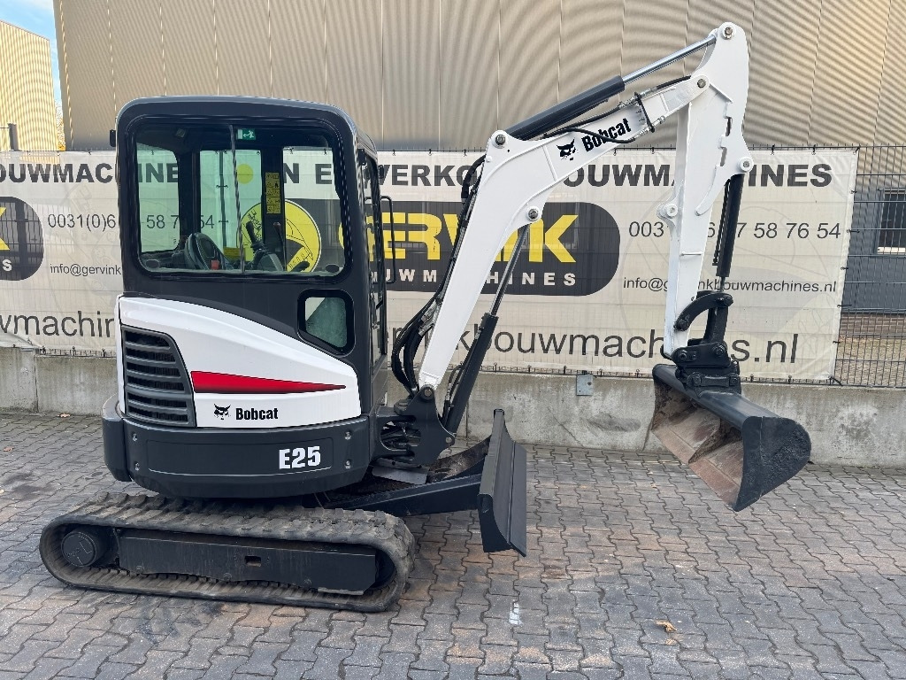 Bobcat E25 - Mini excavator: picture 2 Bobcat E25 - Mini excavator: picture 2