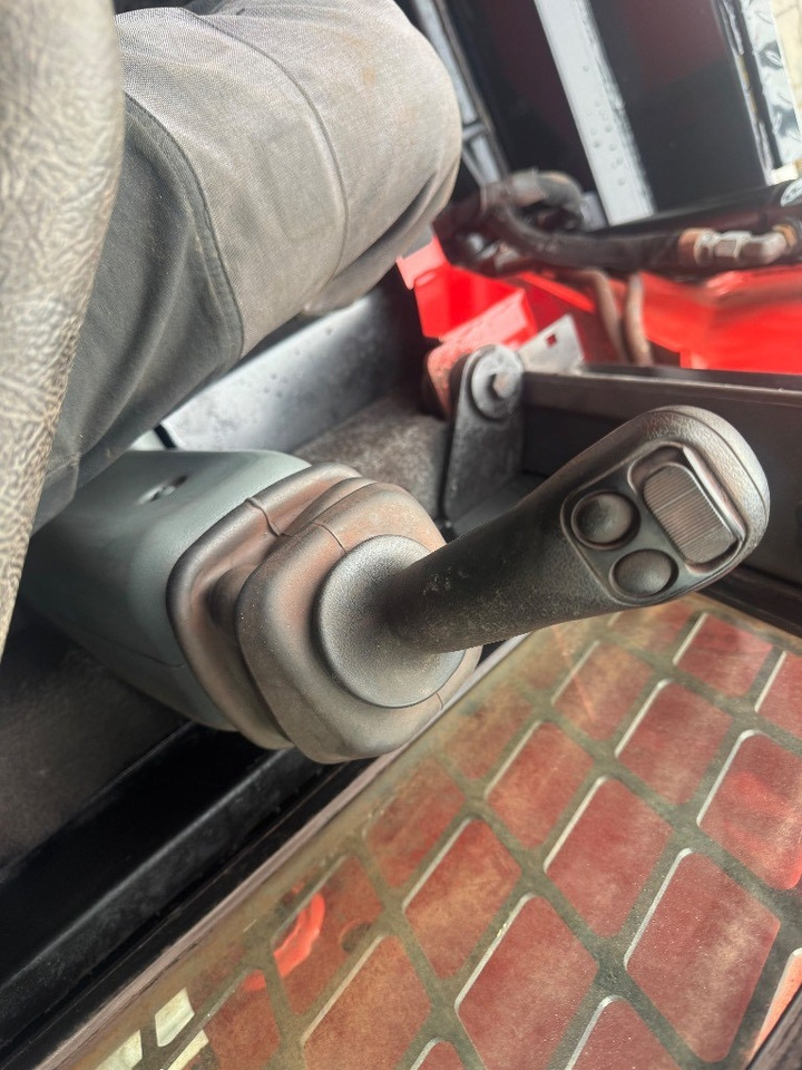 Manitou 1350 R - Skid steer loader: picture 5 Manitou 1350 R - Skid steer loader: picture 5