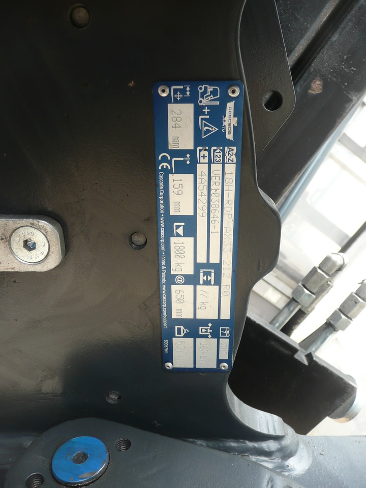 CASCADE 18H-RDP-AX33-212 RX - Clamp for Material handling equipment: picture 4 CASCADE 18H-RDP-AX33-212 RX - Clamp for Material handling equipment: picture 4