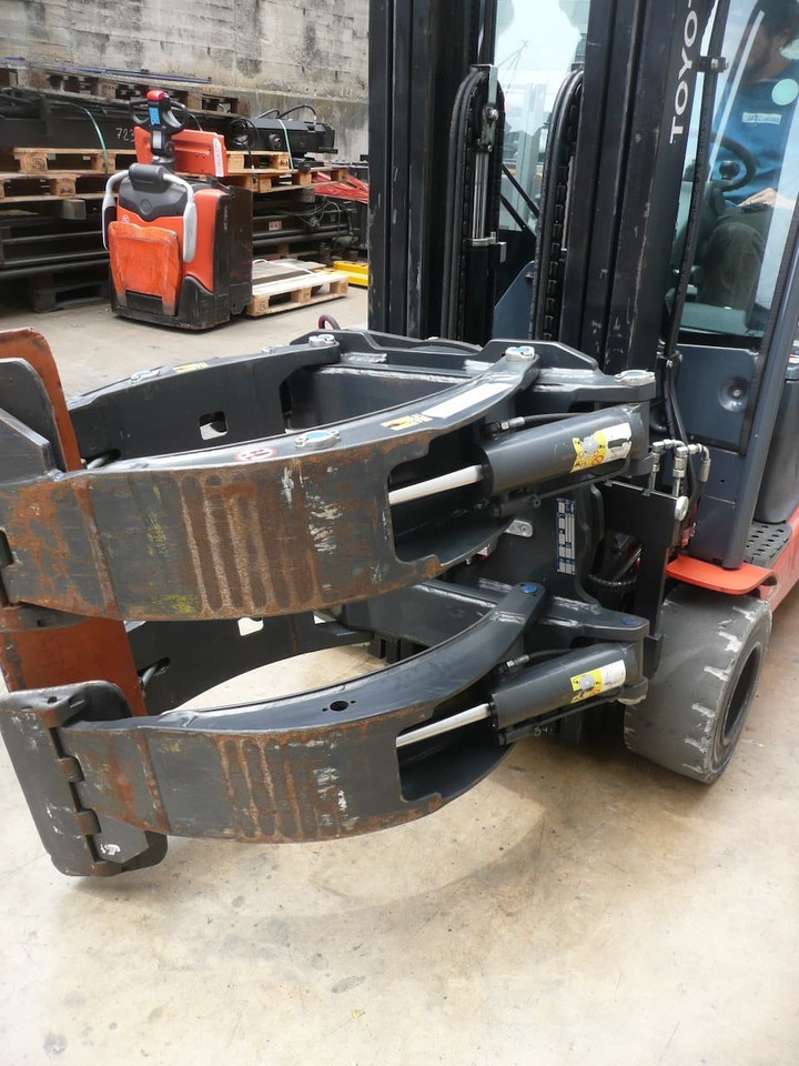 CASCADE 18H-RDP-AX33-212 RX - Clamp for Material handling equipment: picture 1 CASCADE 18H-RDP-AX33-212 RX - Clamp for Material handling equipment: picture 1