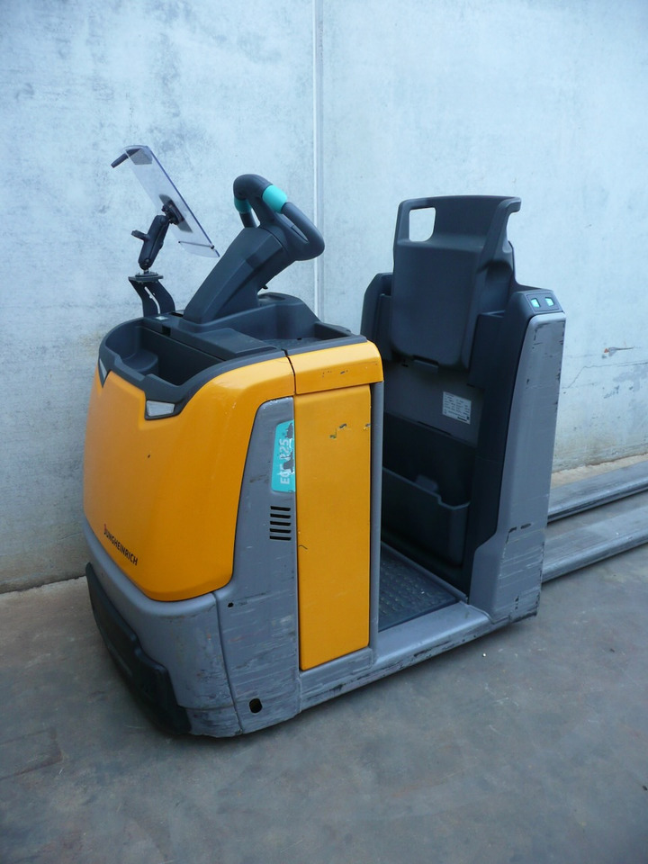 Jungheinrich ECE 225 2400x510mm - Order picker: picture 3 Jungheinrich ECE 225 2400x510mm - Order picker: picture 3