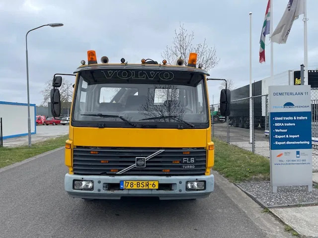 Volvo FL 611 Bergingstruck Recoverytruck Hiab kraan 070 Laadbak afschuifbaar lepel transport tweede auto - Autotransporter truck, Crane truck: picture 2 Volvo FL 611 Bergingstruck Recoverytruck Hiab kraan 070 Laadbak afschuifbaar lepel transport tweede auto - Autotransporter truck, Crane truck: picture 2