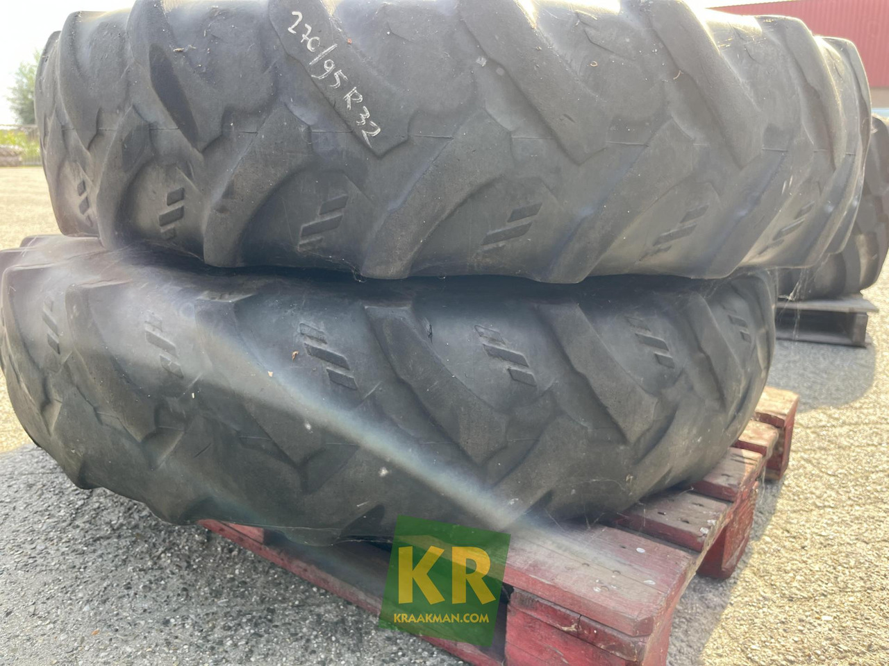 270/95R32 Cropker Kleber - Wheel and tire package for Agricultural machinery: picture 3 270/95R32 Cropker Kleber - Wheel and tire package for Agricultural machinery: picture 3
