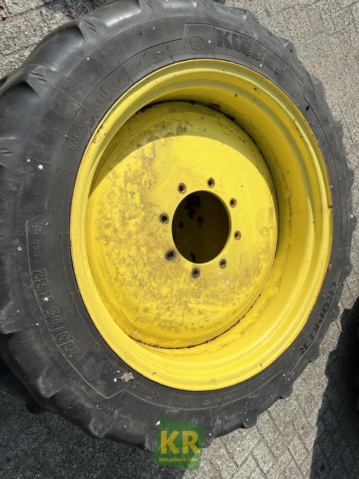 270/95R32 Cropker Kleber - Wheel and tire package for Agricultural machinery: picture 1 270/95R32 Cropker Kleber - Wheel and tire package for Agricultural machinery: picture 1