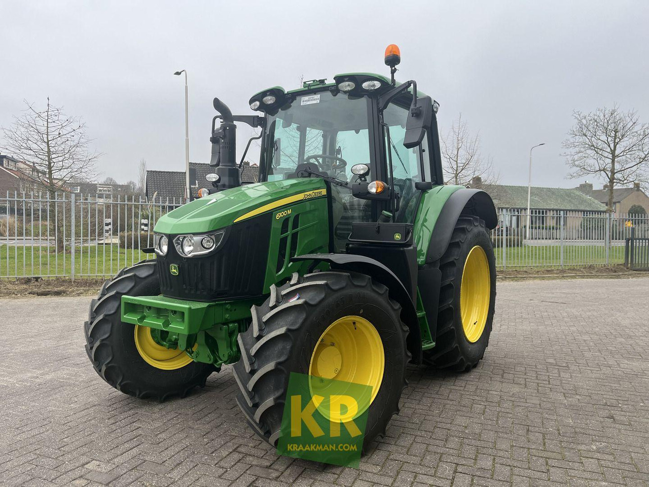 6100M John Deere - Farm tractor: picture 2 6100M John Deere - Farm tractor: picture 2