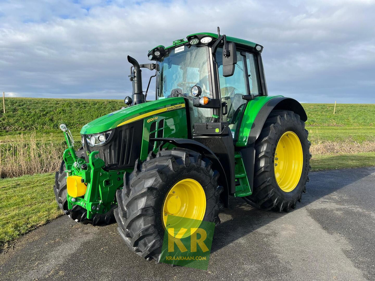 6120M John Deere - Farm tractor: picture 1 6120M John Deere - Farm tractor: picture 1