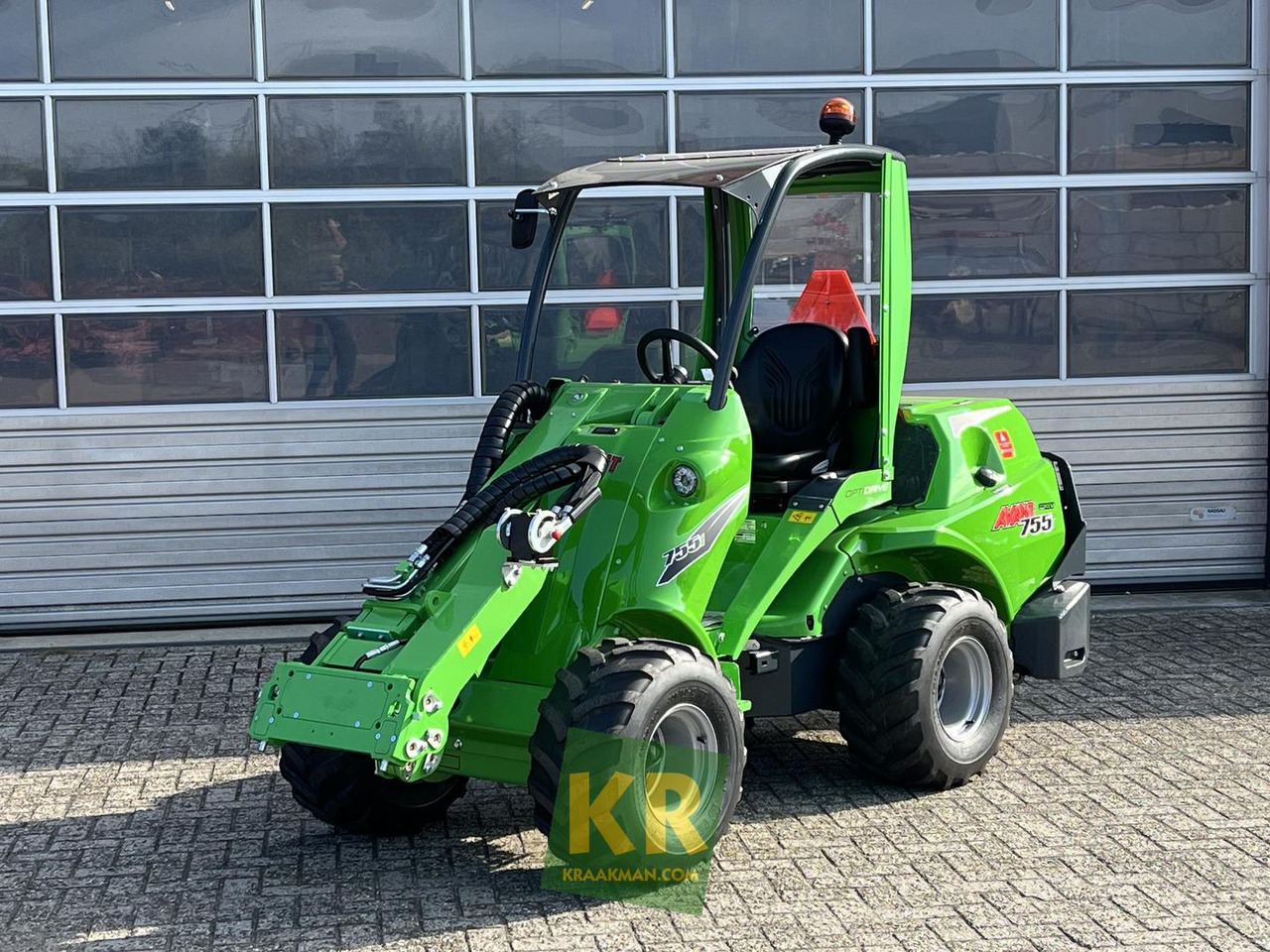 New Compact loader 755 TDL Avant: picture 1