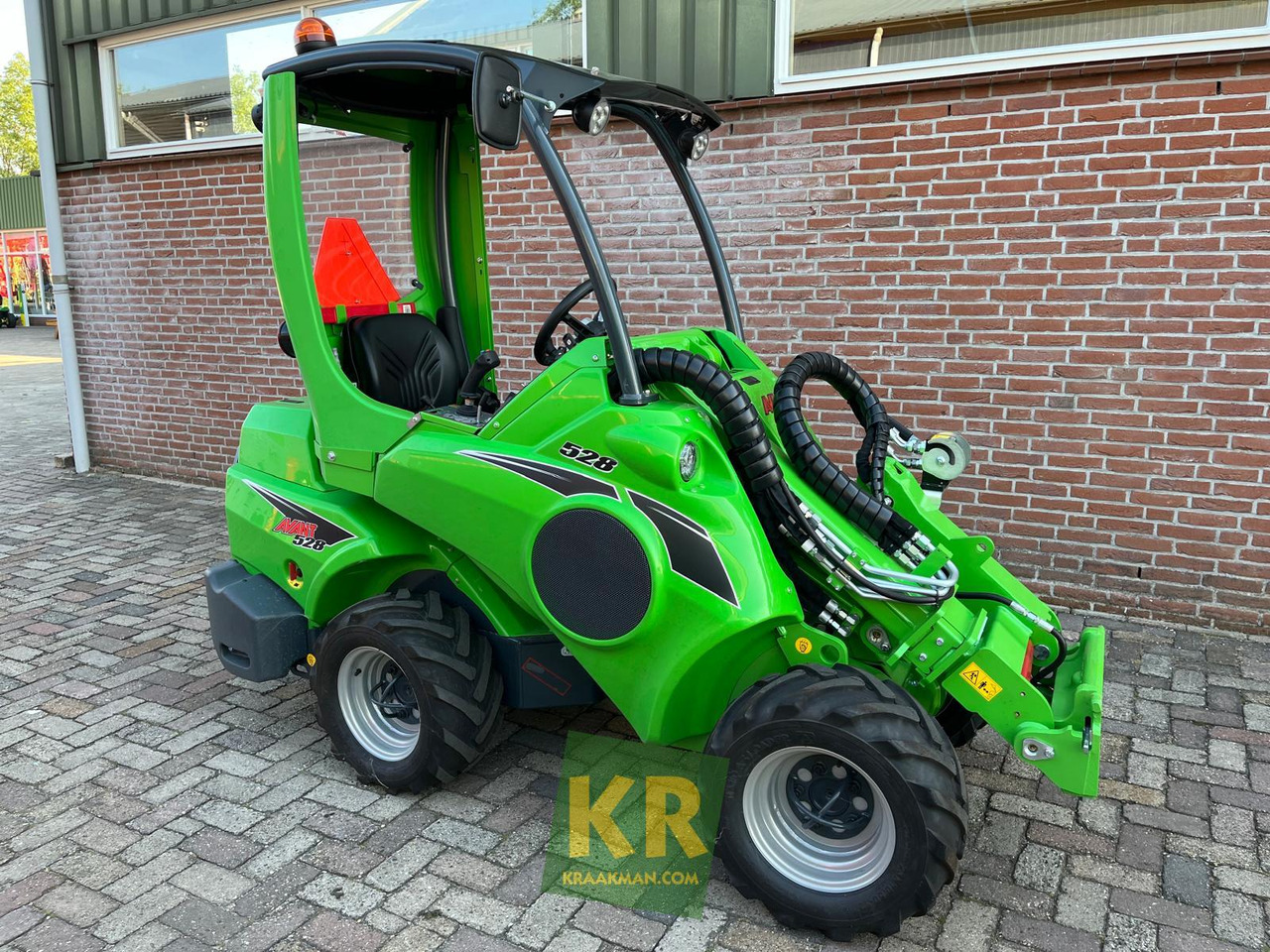 New Compact loader Avant 528 TDL: picture 1