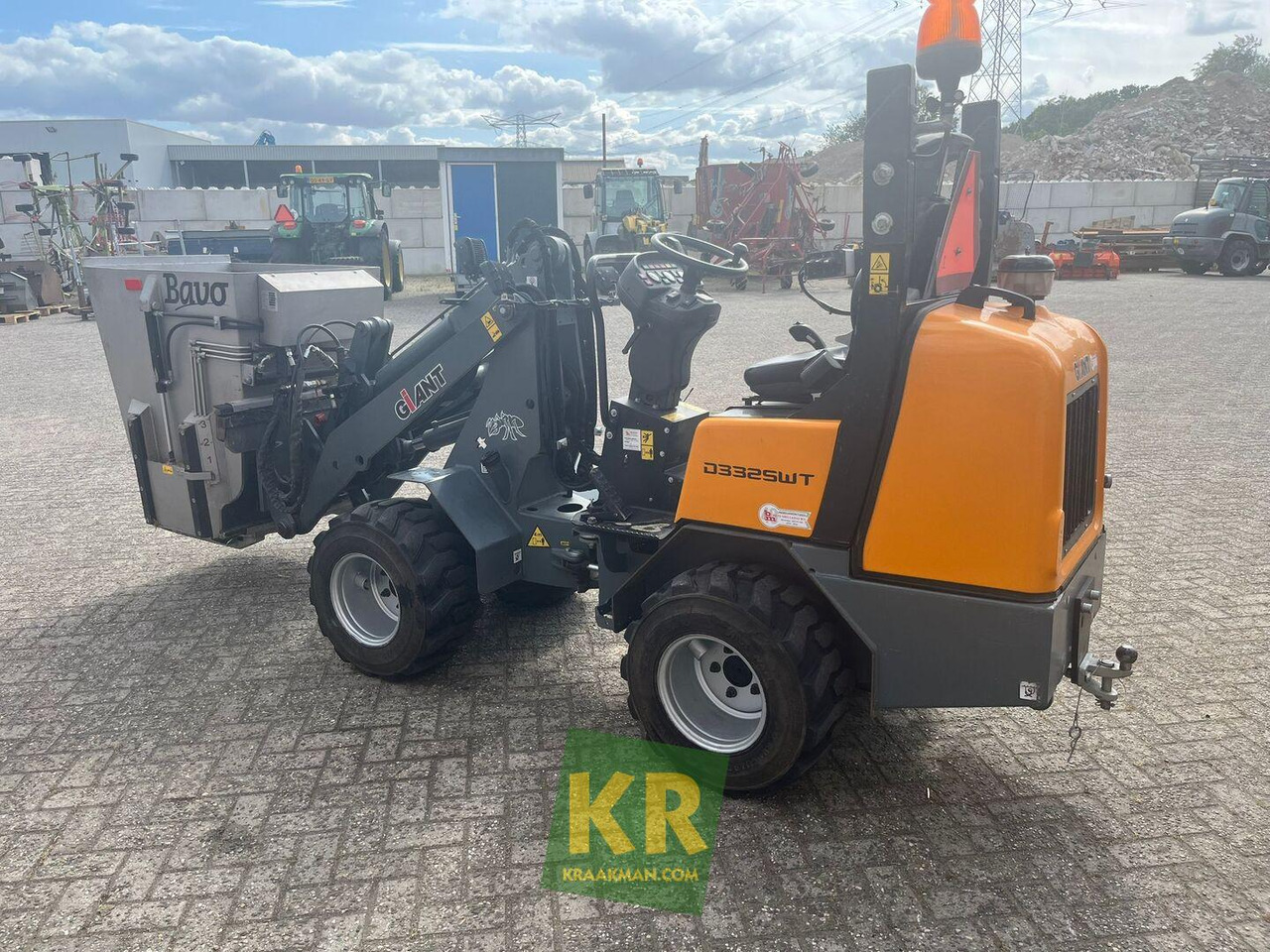 D332 Giant - Compact loader: picture 3 D332 Giant - Compact loader: picture 3