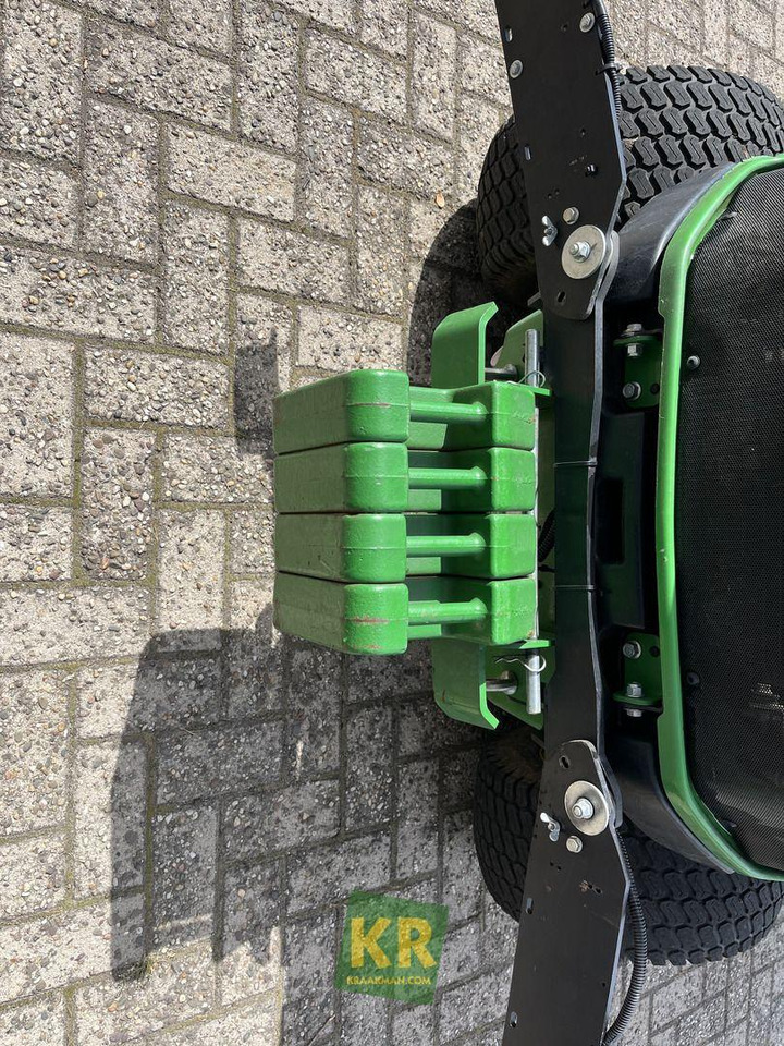 John Deere 1585 - Garden mower: picture 5 John Deere 1585 - Garden mower: picture 5