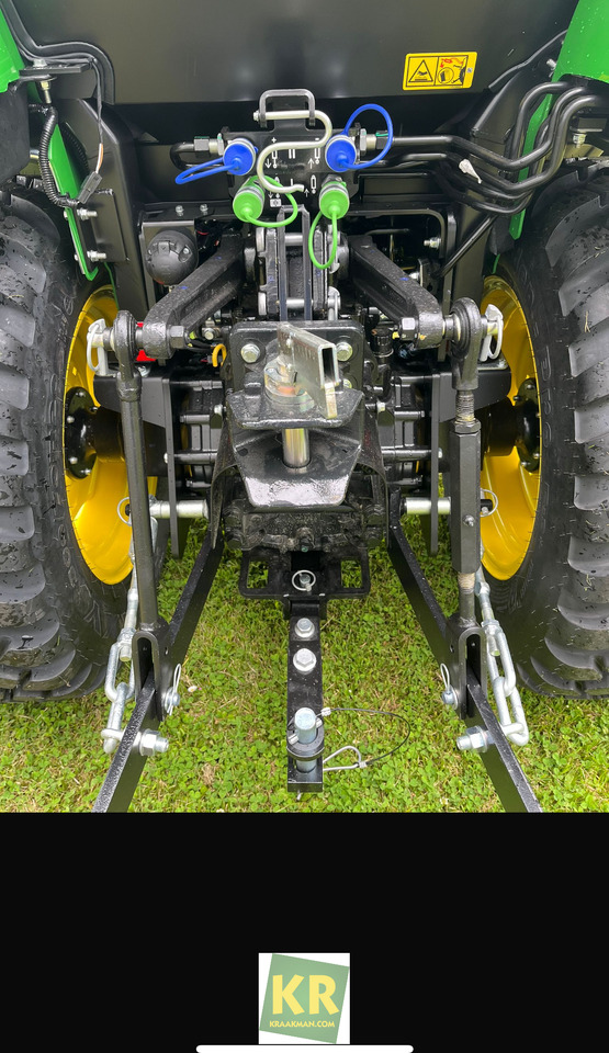 John Deere 2032R - Compact tractor: picture 5 John Deere 2032R - Compact tractor: picture 5