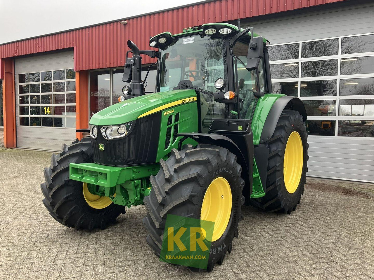 John Deere 6100M - Farm tractor: picture 1 John Deere 6100M - Farm tractor: picture 1