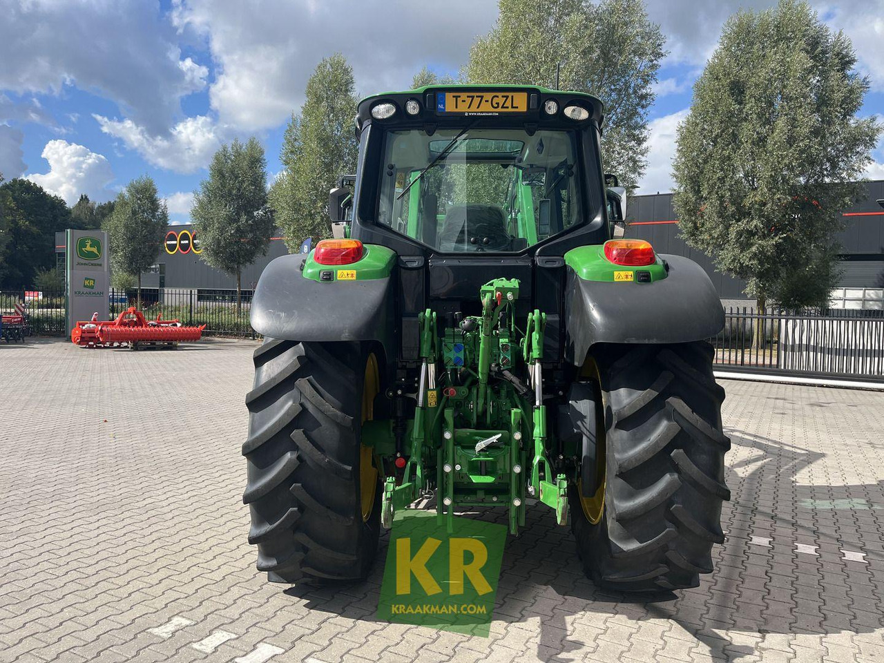 John Deere 6100M - Farm tractor: picture 4 John Deere 6100M - Farm tractor: picture 4