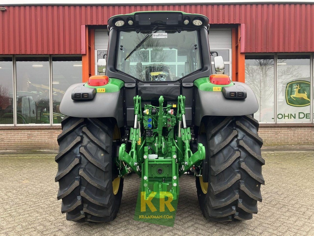 John Deere 6100M - Farm tractor: picture 4 John Deere 6100M - Farm tractor: picture 4