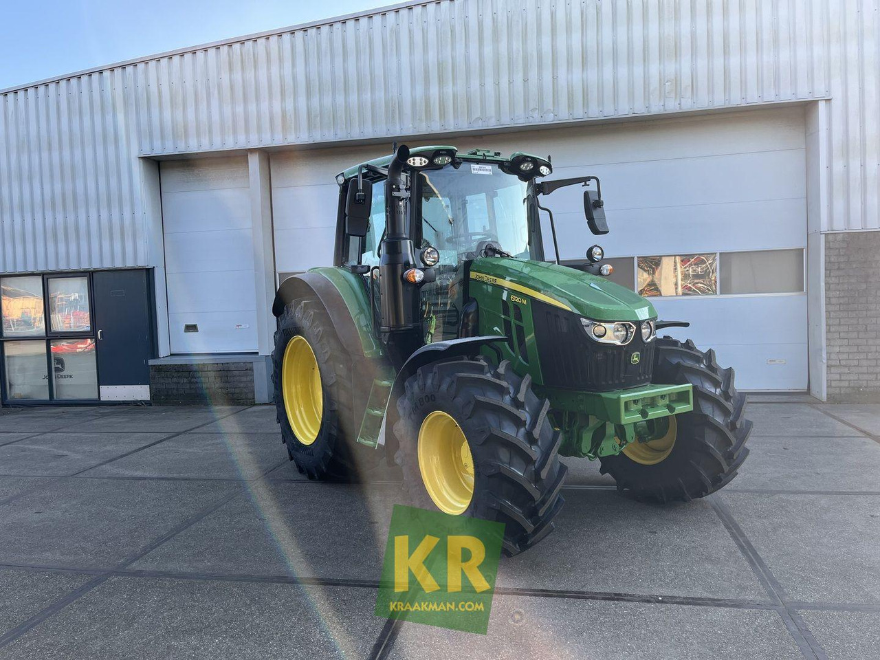 John Deere 6120M - Farm tractor: picture 1 John Deere 6120M - Farm tractor: picture 1