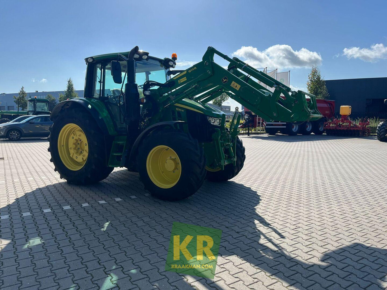 John Deere 6120M - Farm tractor: picture 2 John Deere 6120M - Farm tractor: picture 2