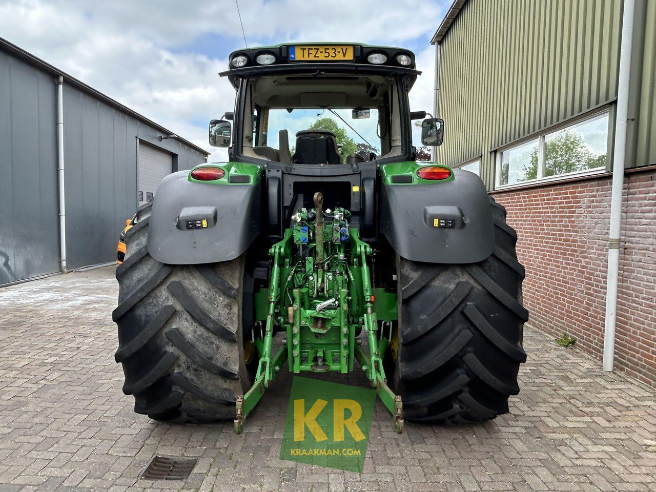 John Deere 6210R - Farm tractor: picture 2 John Deere 6210R - Farm tractor: picture 2