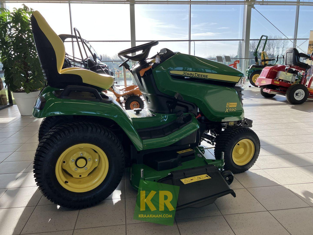 John Deere X590 - Garden mower: picture 5 John Deere X590 - Garden mower: picture 5