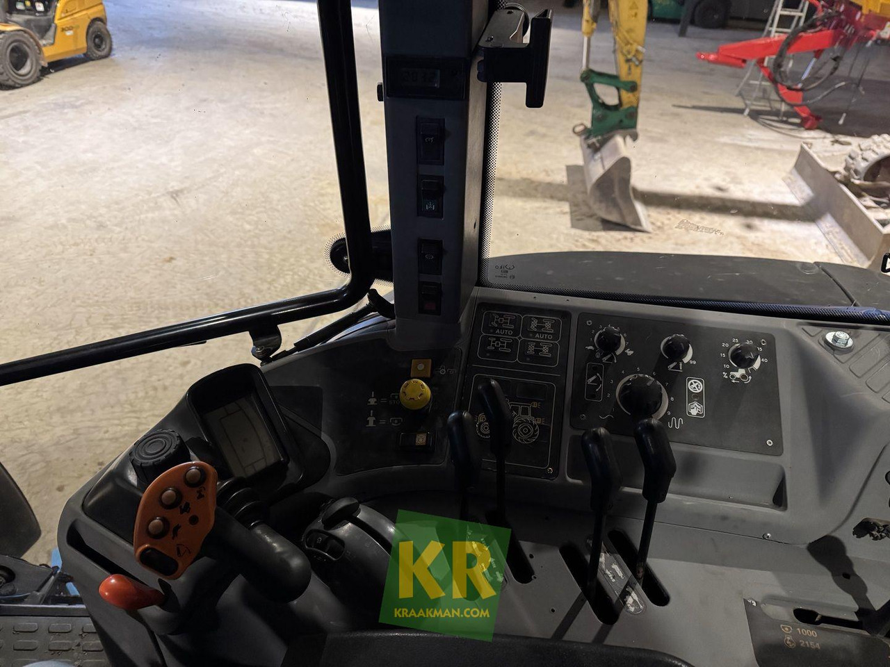 New Holland TM190 - Farm tractor: picture 2 New Holland TM190 - Farm tractor: picture 2